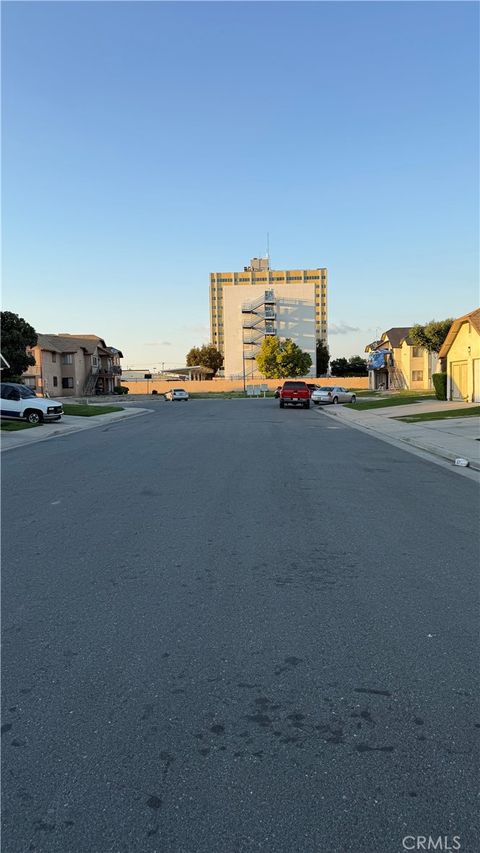 Tiny photo for 2712 Morin Court, Bakersfield, CA 93304 (MLS # FR26050185)