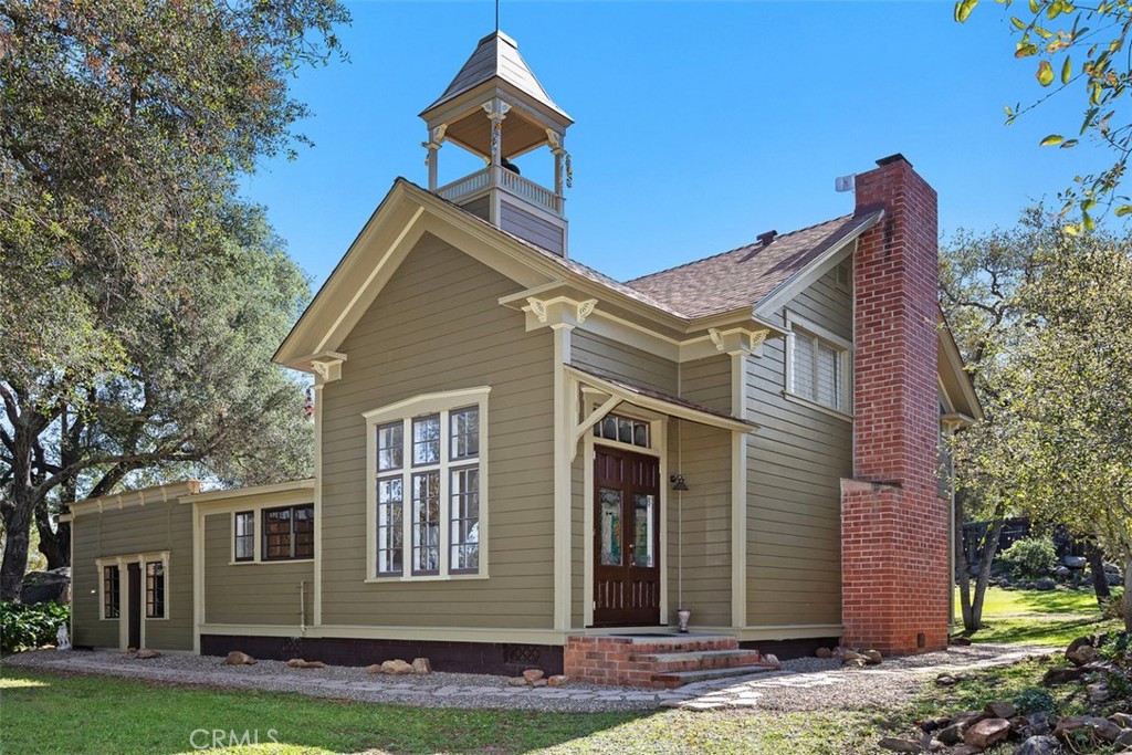 1239 Rainbow Valley Boulevard