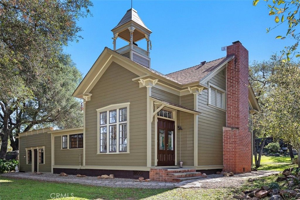 Photo of 1239 Rainbow Valley Boulevard, Fallbrook, CA 92028 (MLS # OC26034413)