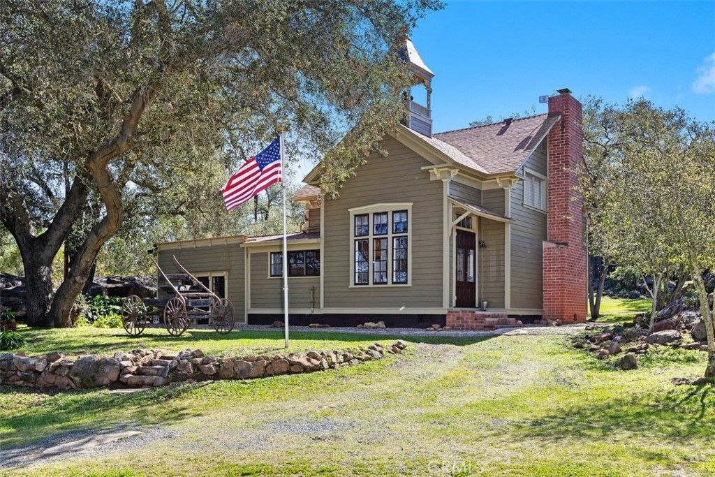 Photo of 1239 Rainbow Valley Boulevard, Fallbrook, CA 92028 (MLS # OC26034413)