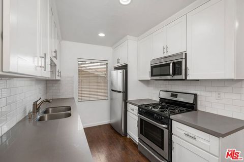 Photo of 7550 Fountain AVE #2, West Hollywood, CA 90046 (MLS # 26842989)