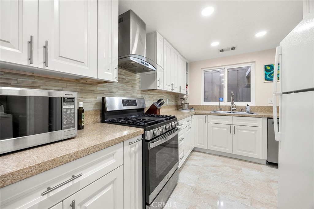 2369 S Reservoir