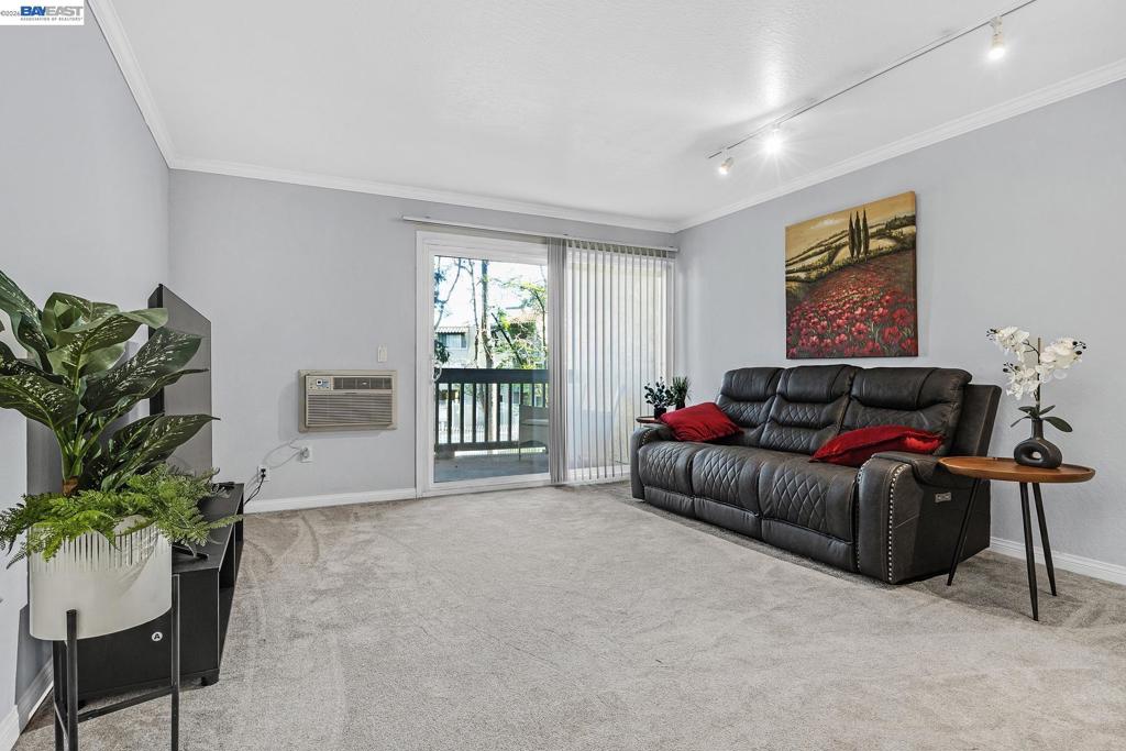 1087 Murrieta Blvd 242