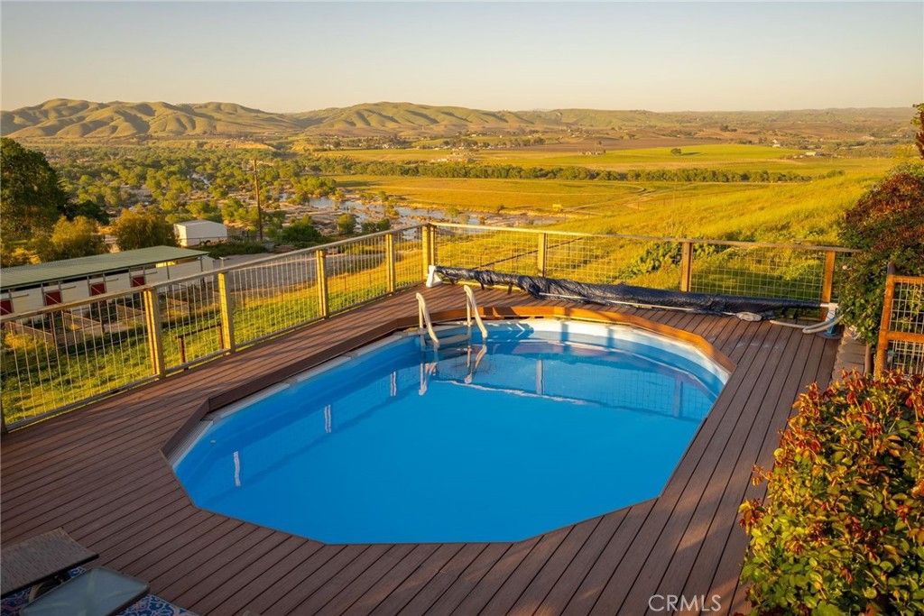 Photo of 8580 Warren Rd, Paso Robles, CA 93446 (MLS # NS26084322)