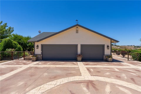 Tiny photo for 8580 Warren Rd, Paso Robles, CA 93446 (MLS # NS26084322)