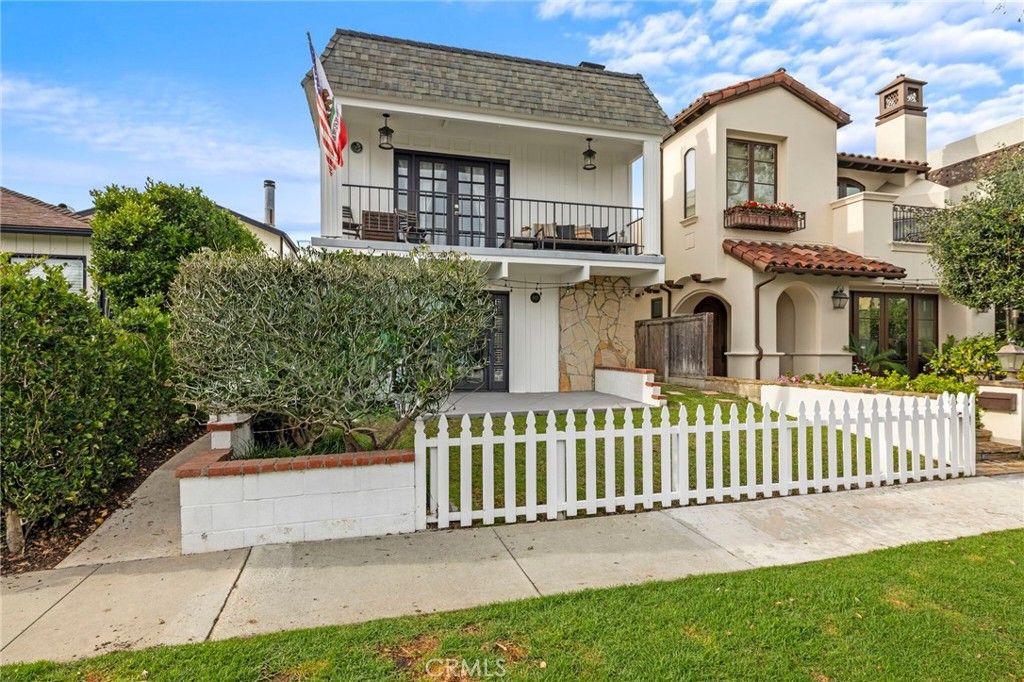 Photo of 603 Begonia Ave, Corona Del Mar, CA 92625 (MLS # LG26031947)