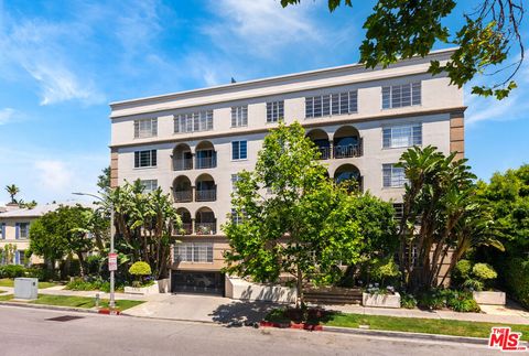 Photo of 434 S Canon Drive #205, Beverly Hills, CA 90212 (MLS # 26777465)