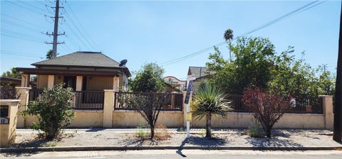 Photo of 3112 1st ST, Riverside, CA 92507 (MLS # CV26195653)