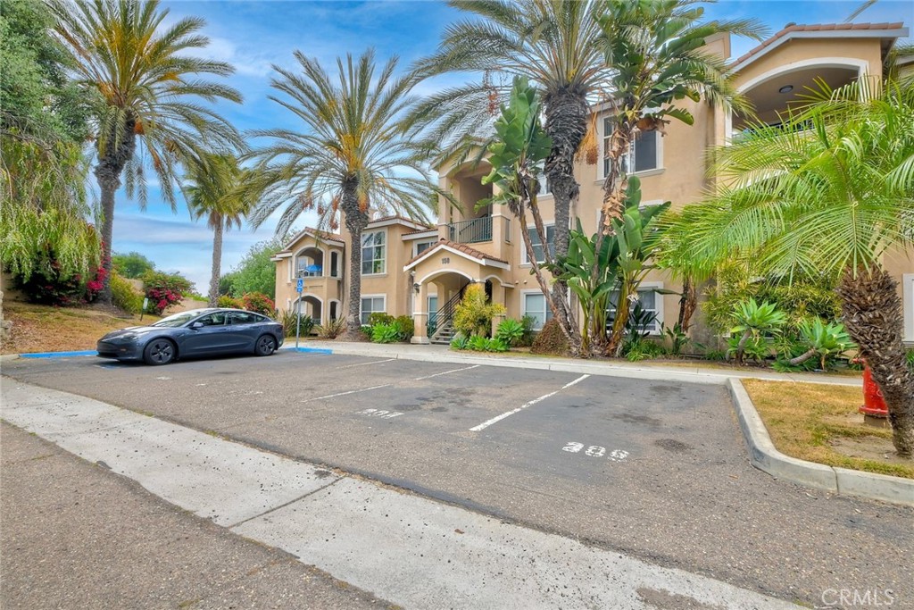 150 N River Circle 306