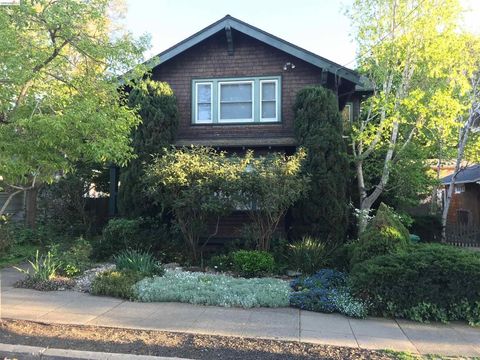 Photo of 2800 Prince St St, Berkeley, CA 94705 (MLS # 41128233)