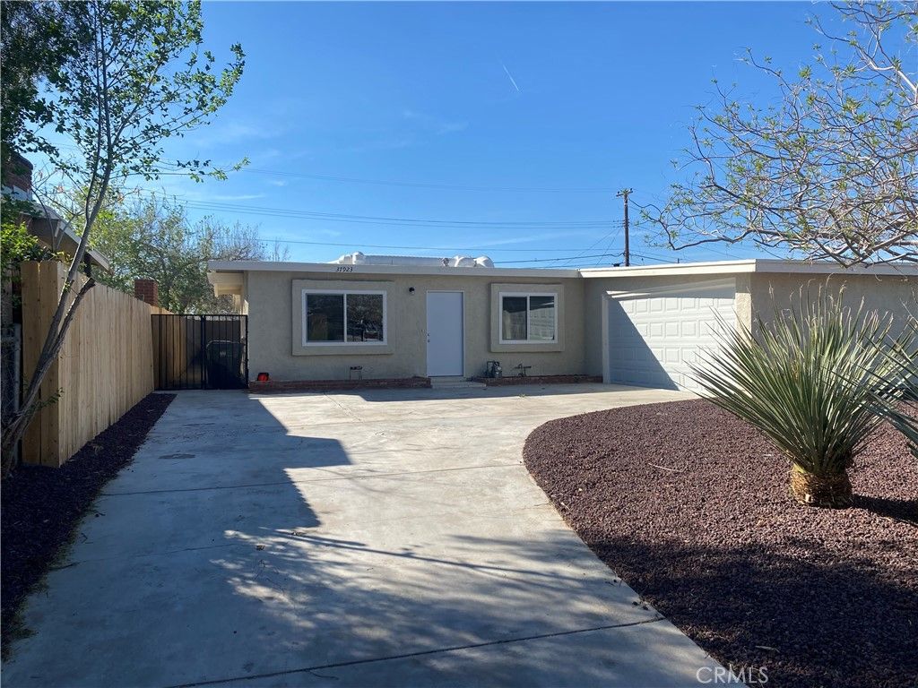 Photo of 37923 Melton Ave, Palmdale, CA 93550 (MLS # SR26063163)
