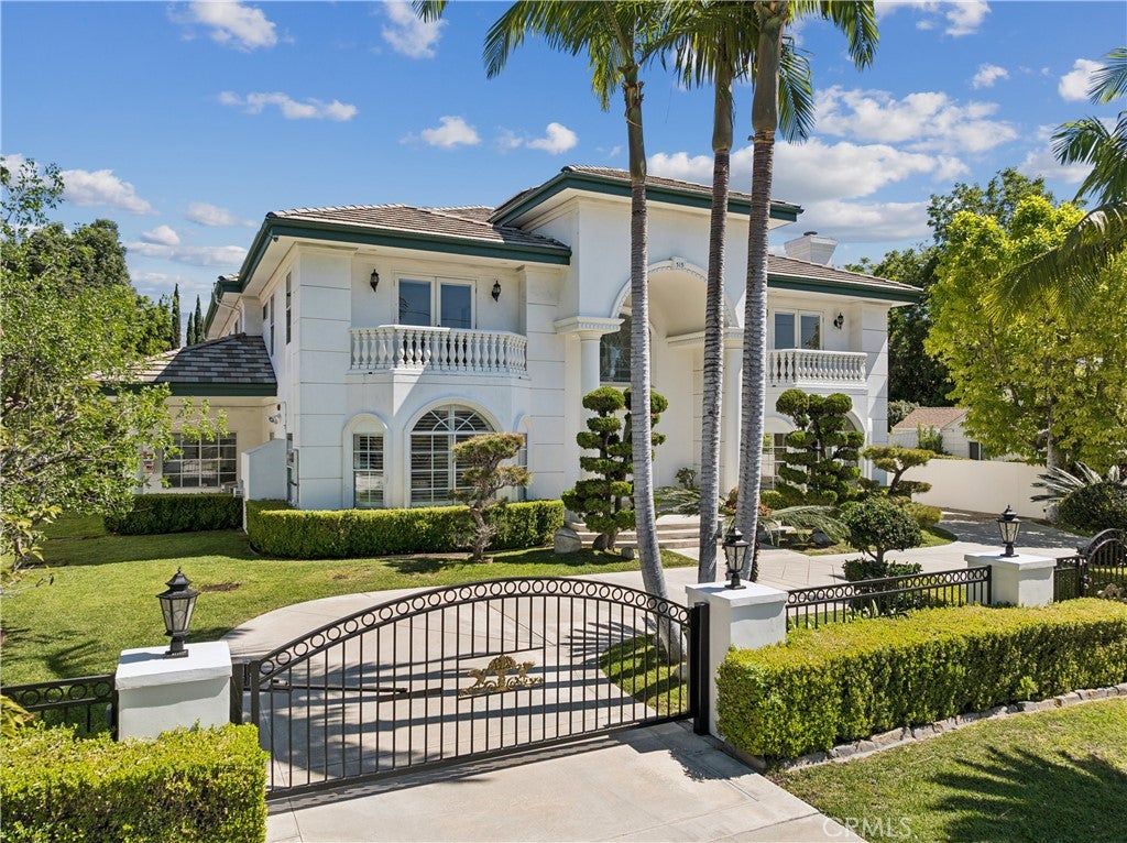 515 W Le Roy