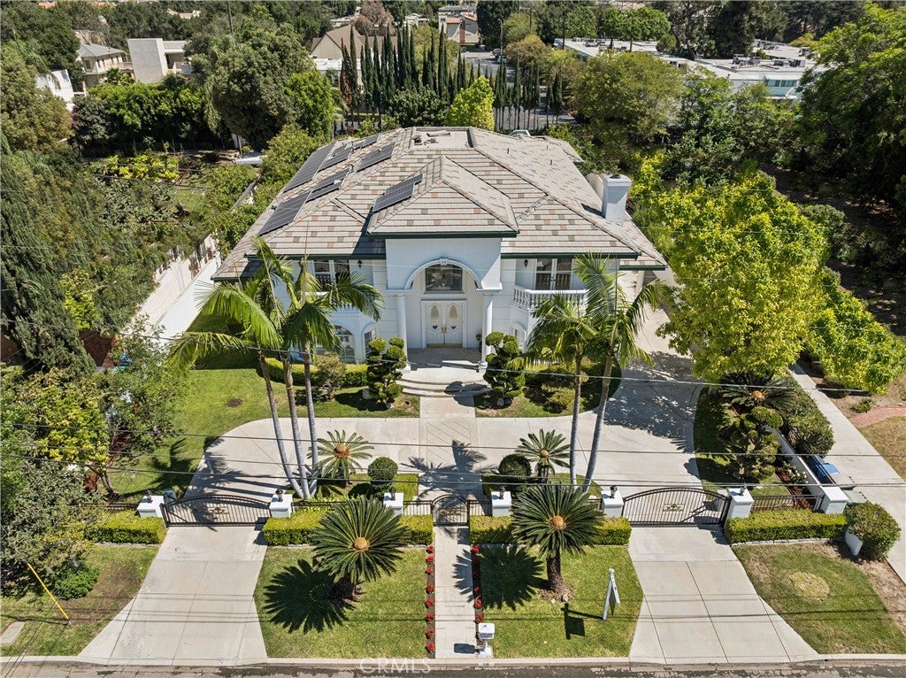 515 W Le Roy