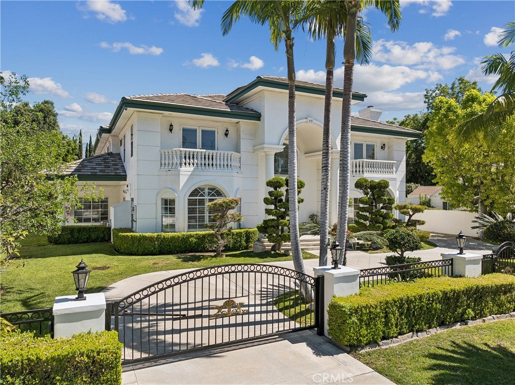 515 W Le Roy