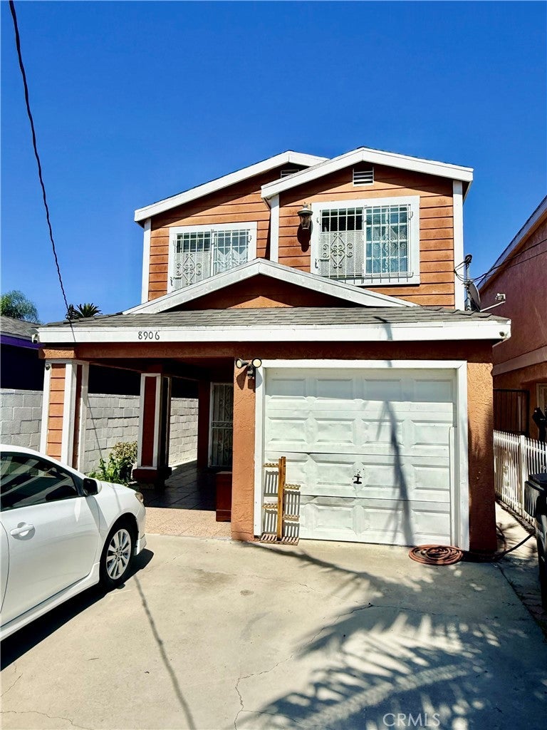 8906 Elm ST