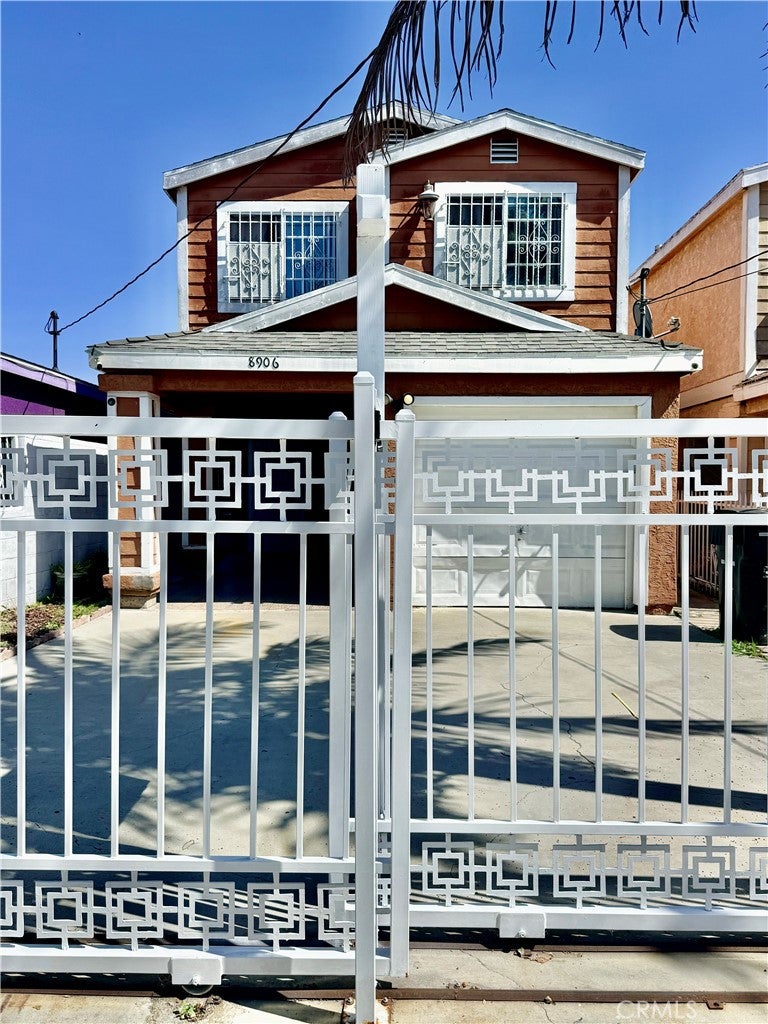 8906 Elm