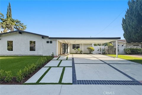 Photo of 24118 Highlander Rd, West Hills, CA 91307 (MLS # SR26088832)