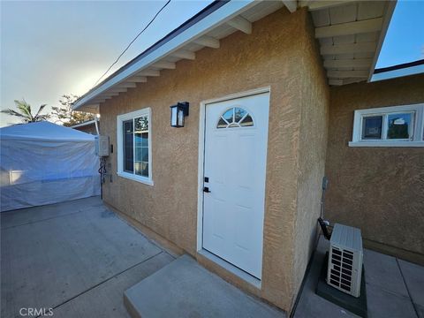 Photo of 1401 S Rosewood AVE #2, Santa Ana, CA 92707 (MLS # OC26152041)