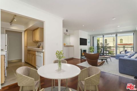 Photo of 906 N Doheny Drive #219, West Hollywood, CA 90069 (MLS # 26660047)