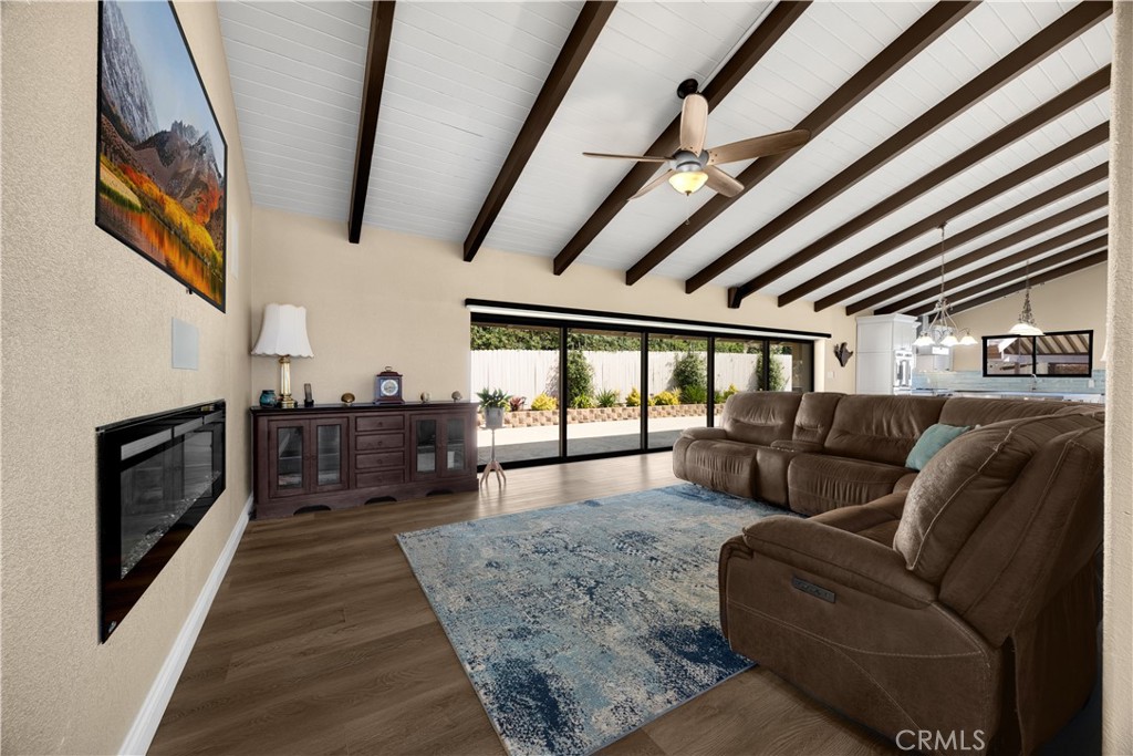 1001 W Dorothy Drive