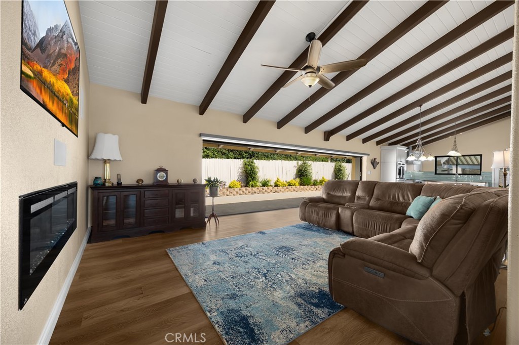 1001 W Dorothy Drive