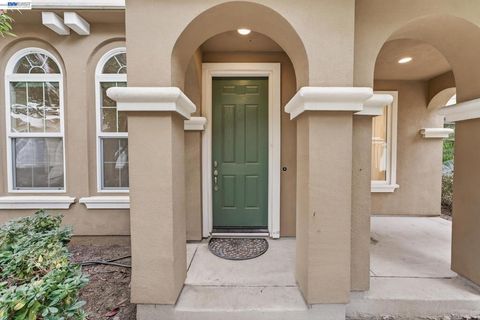 Photo of 43 W Casita Ln Ln, Mountain House, CA 95391 (MLS # 41125804)