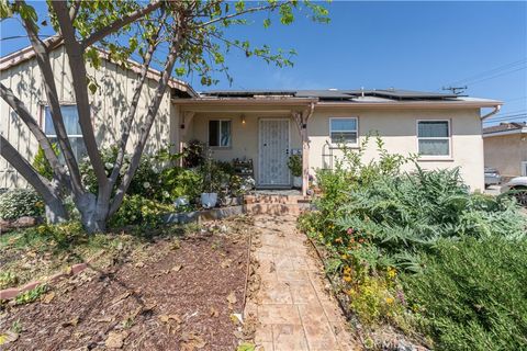 Photo of 6123 Edgefield Street, Lakewood, CA 90713 (MLS # PW26065010)