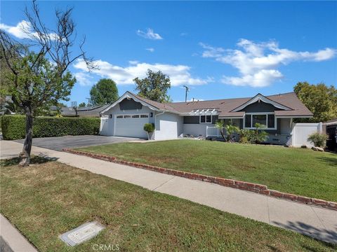 Photo of 9800 Kessler Ave, Chatsworth, CA 91311 (MLS # SR26058155)