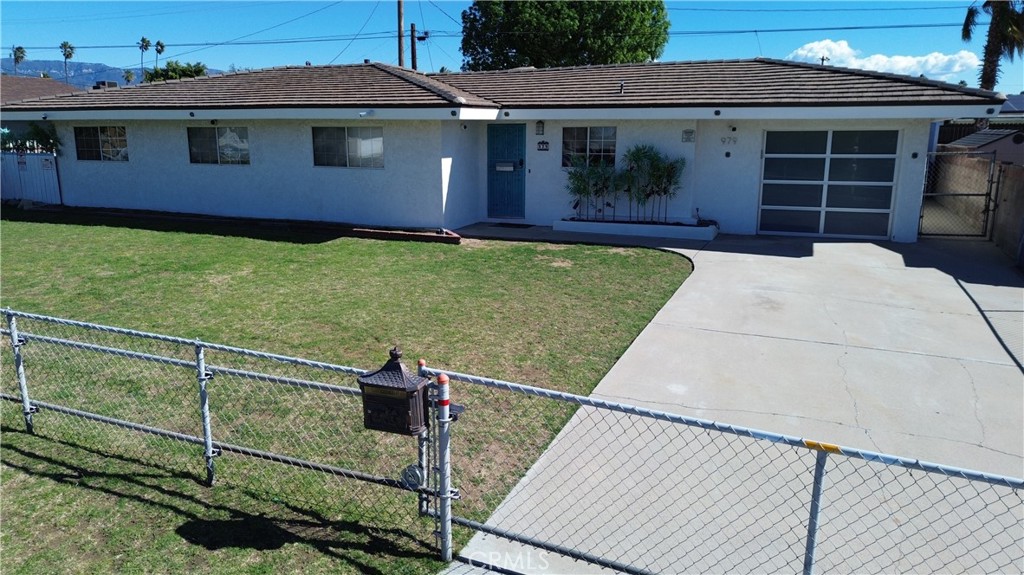 979 N Gardena