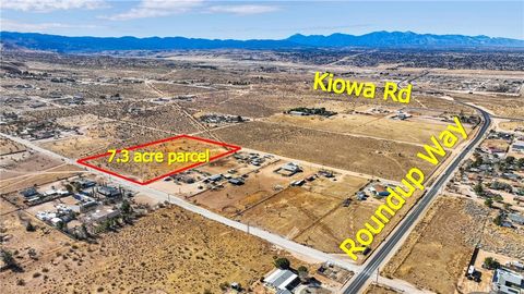 Photo of 11 Juniper Street, Apple Valley, CA 92307 (MLS # HD26029509)