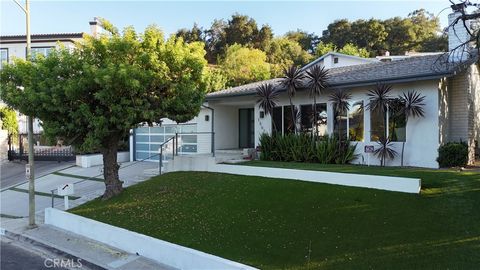 Photo of 15672 Castlewoods Drive, Sherman Oaks, CA 91403 (MLS # SR26050631)