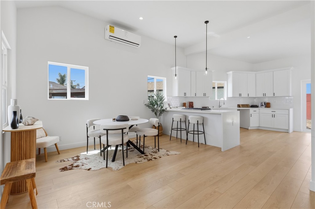 1100 E 124th