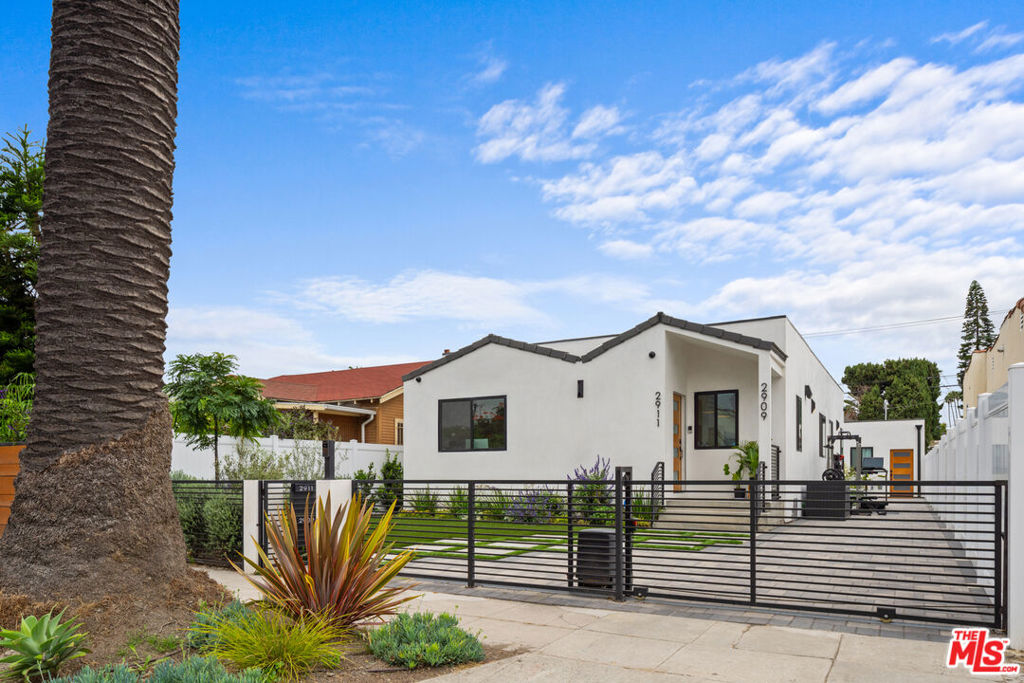 2911 S Rimpau Boulevard 2909