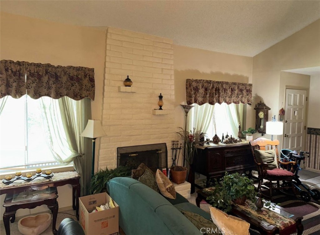 1927 S Chinowth Street