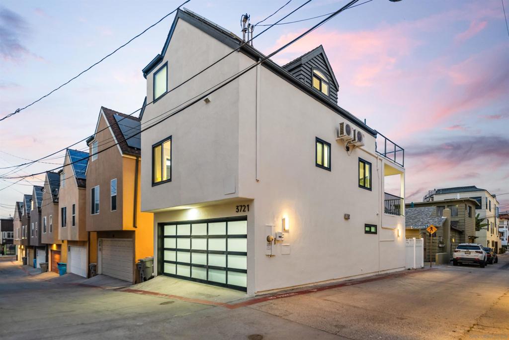 3721 Strandway