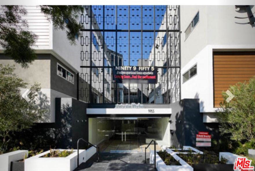 Email agent for all showings. Luxury High End 2 bathroom 2 bedroom unit with bright open floor plan, high ceiling, and hardwood floors. State of the art kitchen and bath with top of the line finishes and stainless steel appliances. Close to Rodeo shops and restaurants. Beverly Hills School District. We can do flexible lease terms and furnished for an additional fee. Please email agent for showings