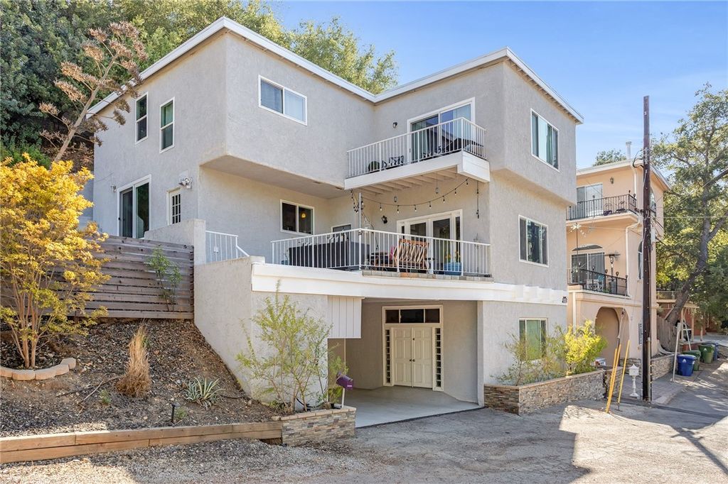 Photo of 20906 Almazan Rd, Woodland Hills, CA 91364 (MLS # SB25219749)