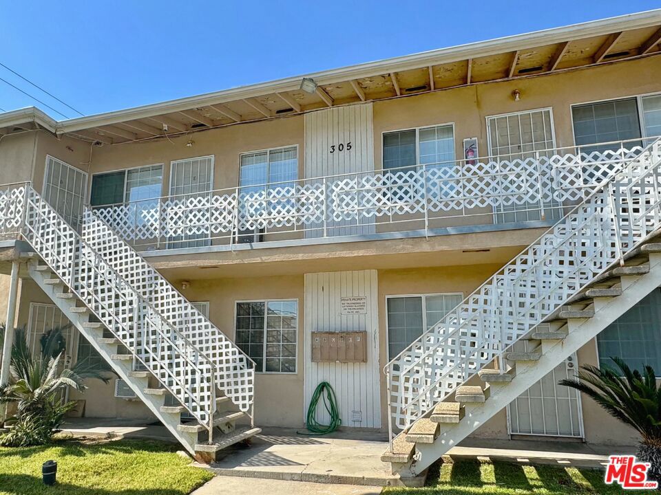 305 E Navilla Place