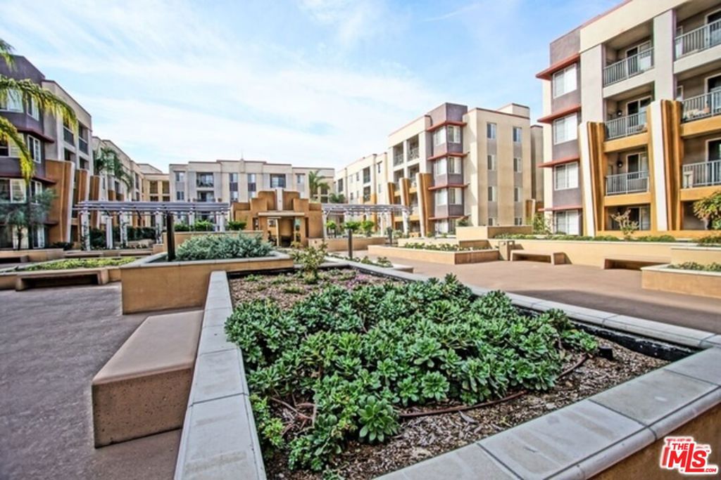 360 W Avenue 26 340