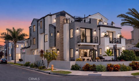 Photo of 1022 Huntington St, Huntington Beach, CA 92648 (MLS # OC26229432)