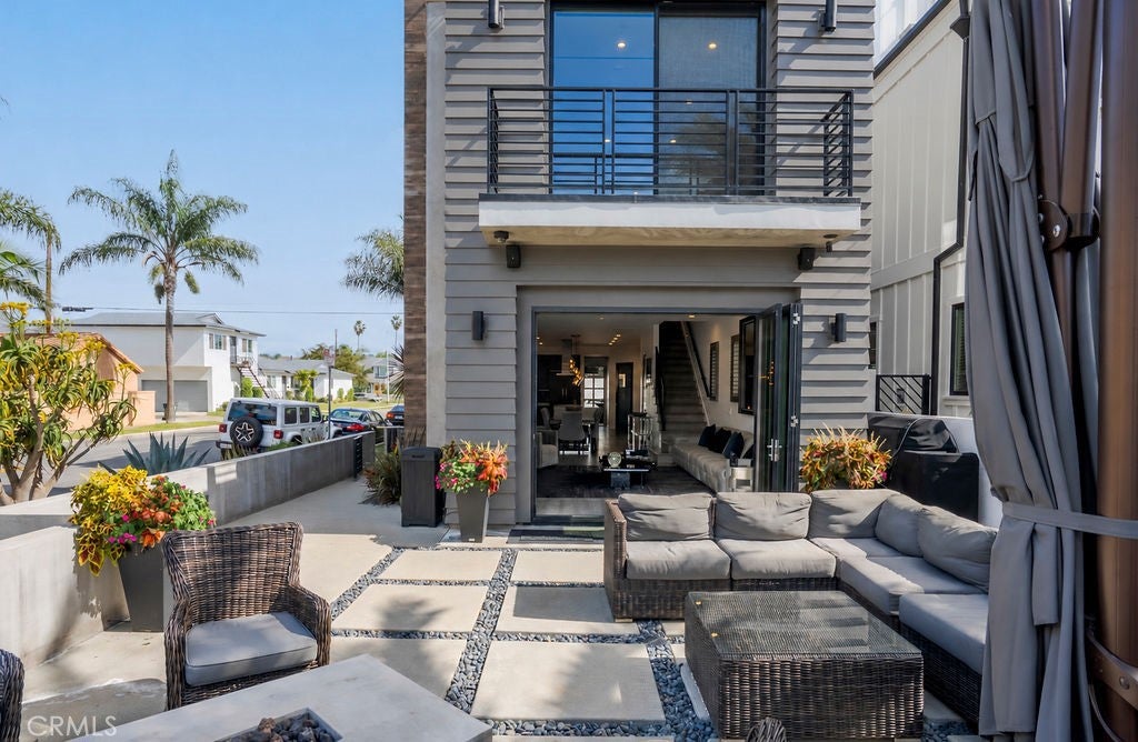 1022 Huntington