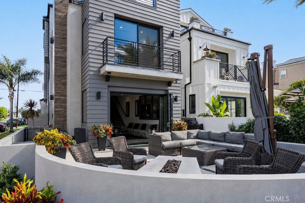 Photo of 1022 Huntington St, Huntington Beach, CA 92648 (MLS # OC26229432)