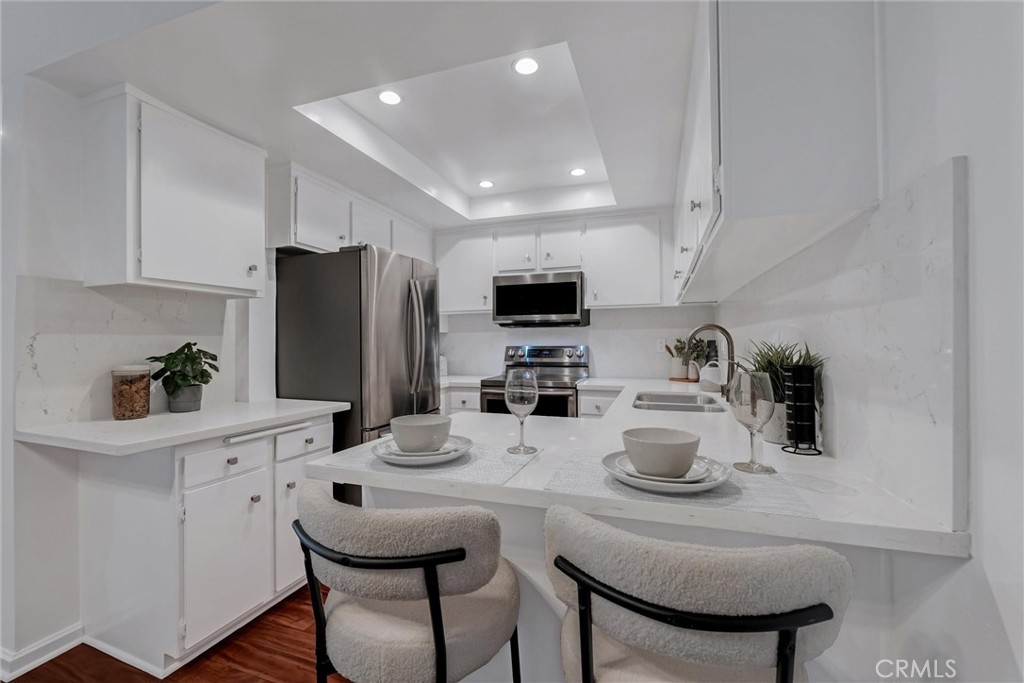 440 Veteran Avenue 406
