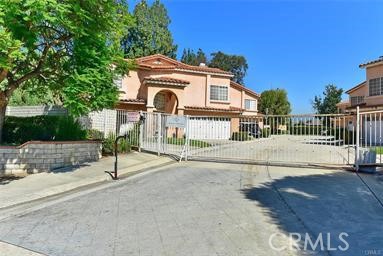 907 W Arrow