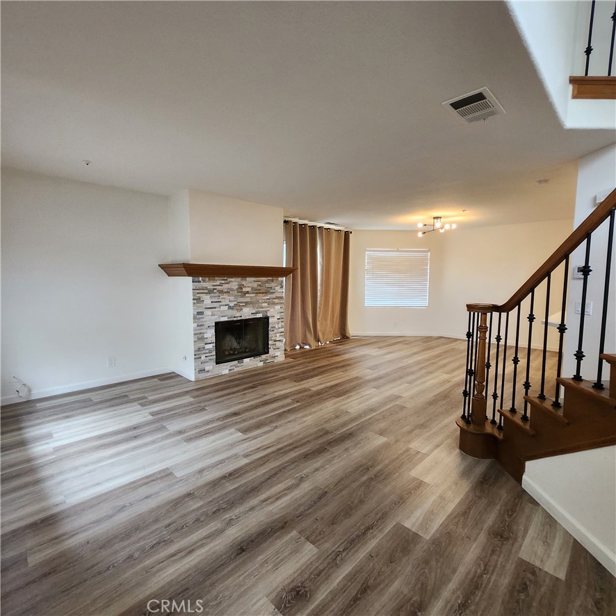 907 W Arrow