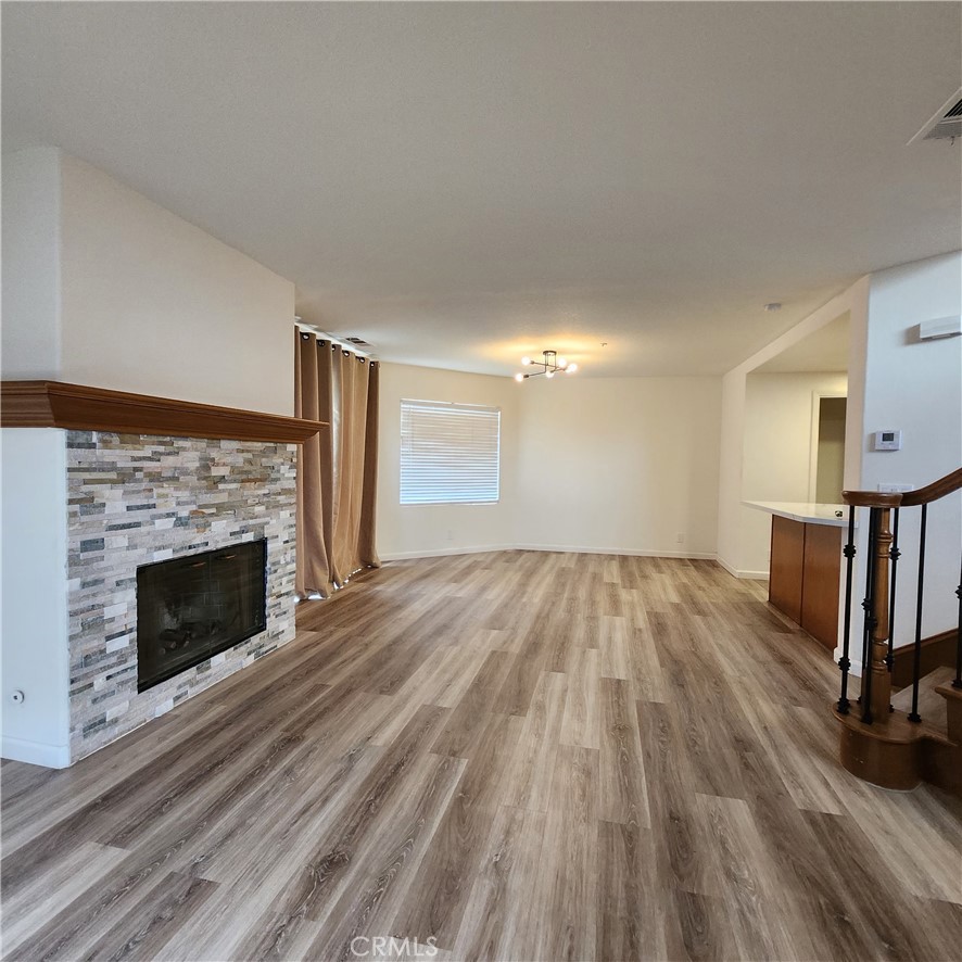 907 W Arrow