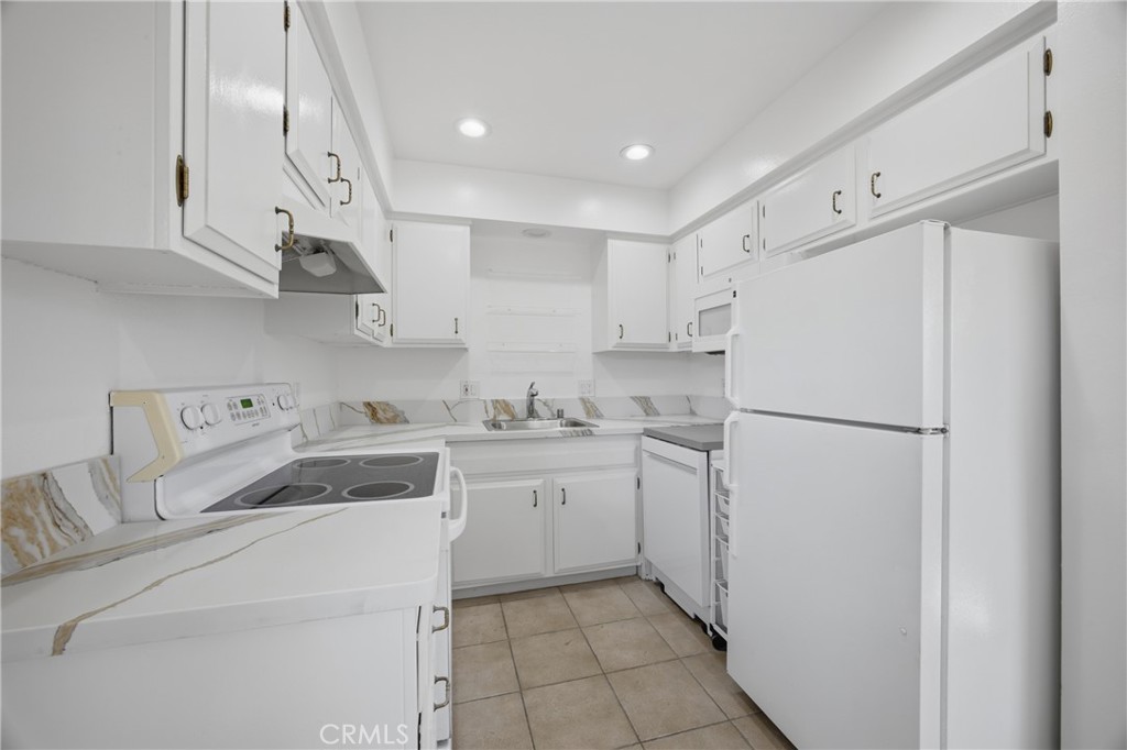 Huntington Bay (HBAY) - Residential Lease