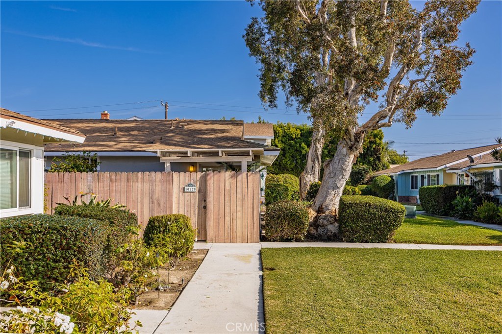 Huntington Bay (HBAY) - Residential Lease