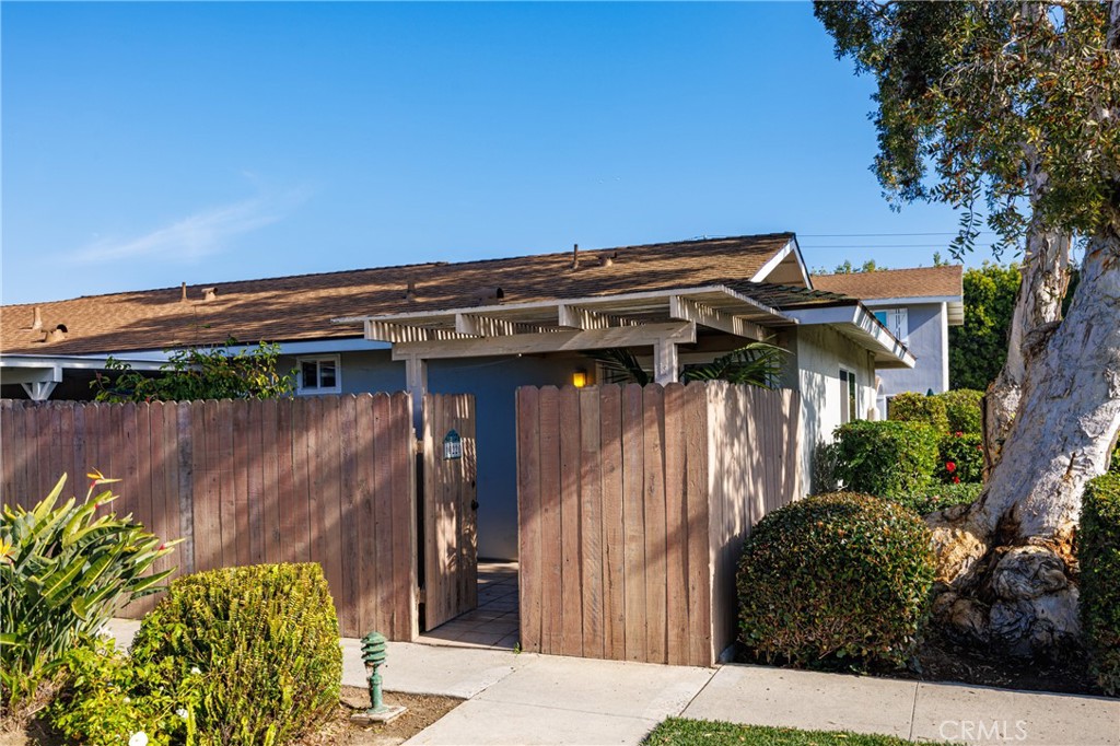 Huntington Bay (HBAY) - Residential Lease