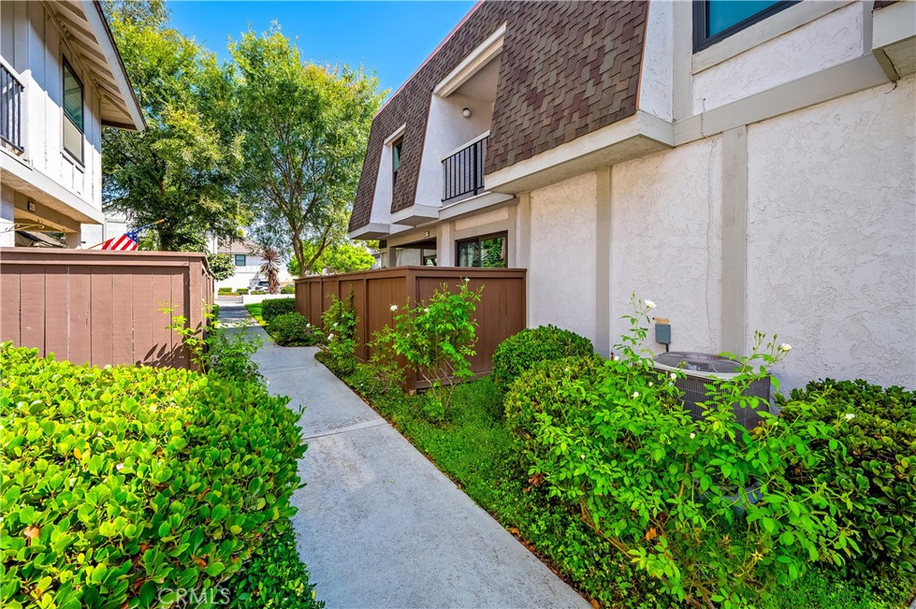 Influential Townhomes - Residential